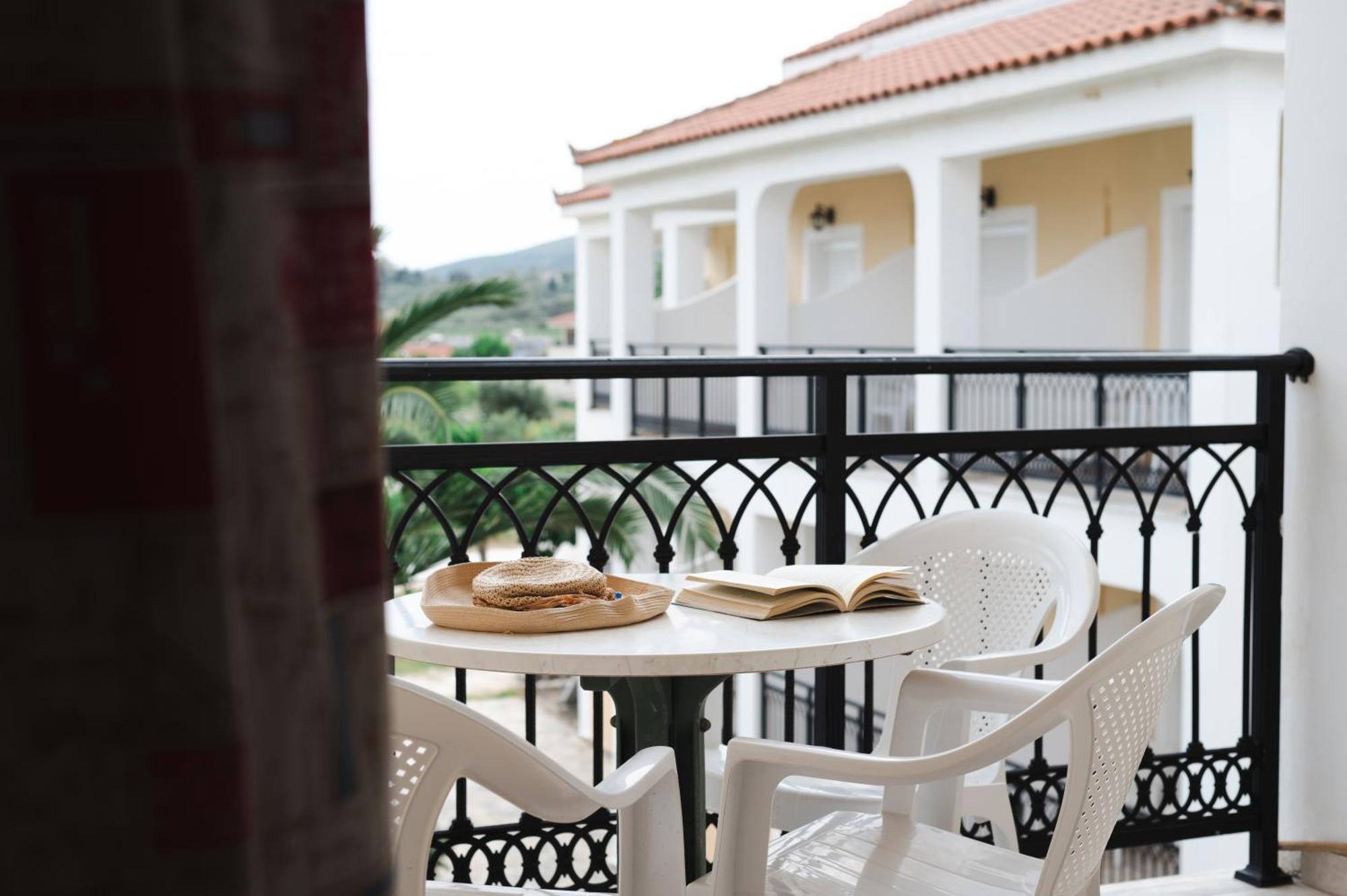 Village Inn Studios & Family Apartments Laganas Eksteriør billede